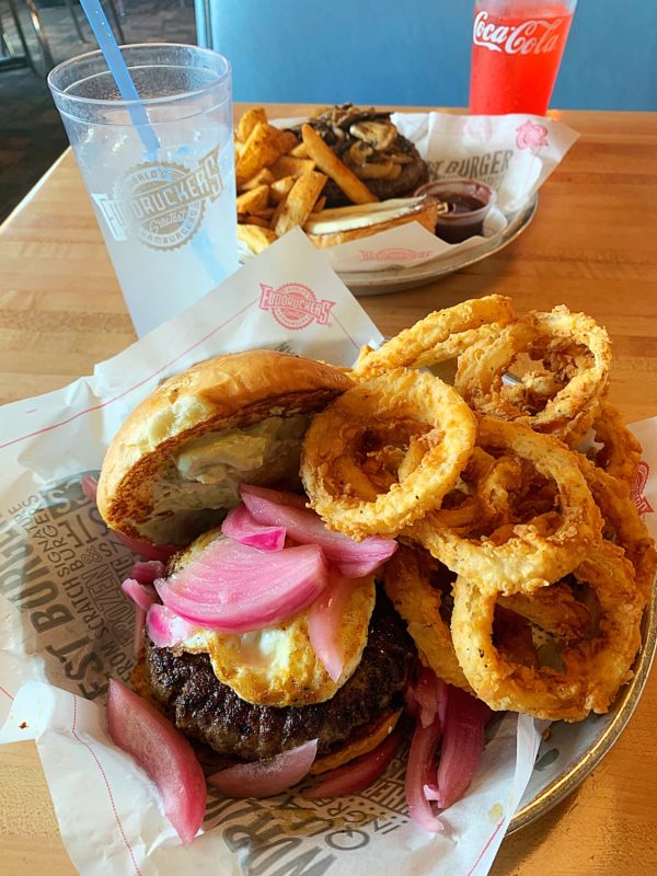 Fuddruckers, World's Greatest Hamburgers - DA' STYLISH FOODIE