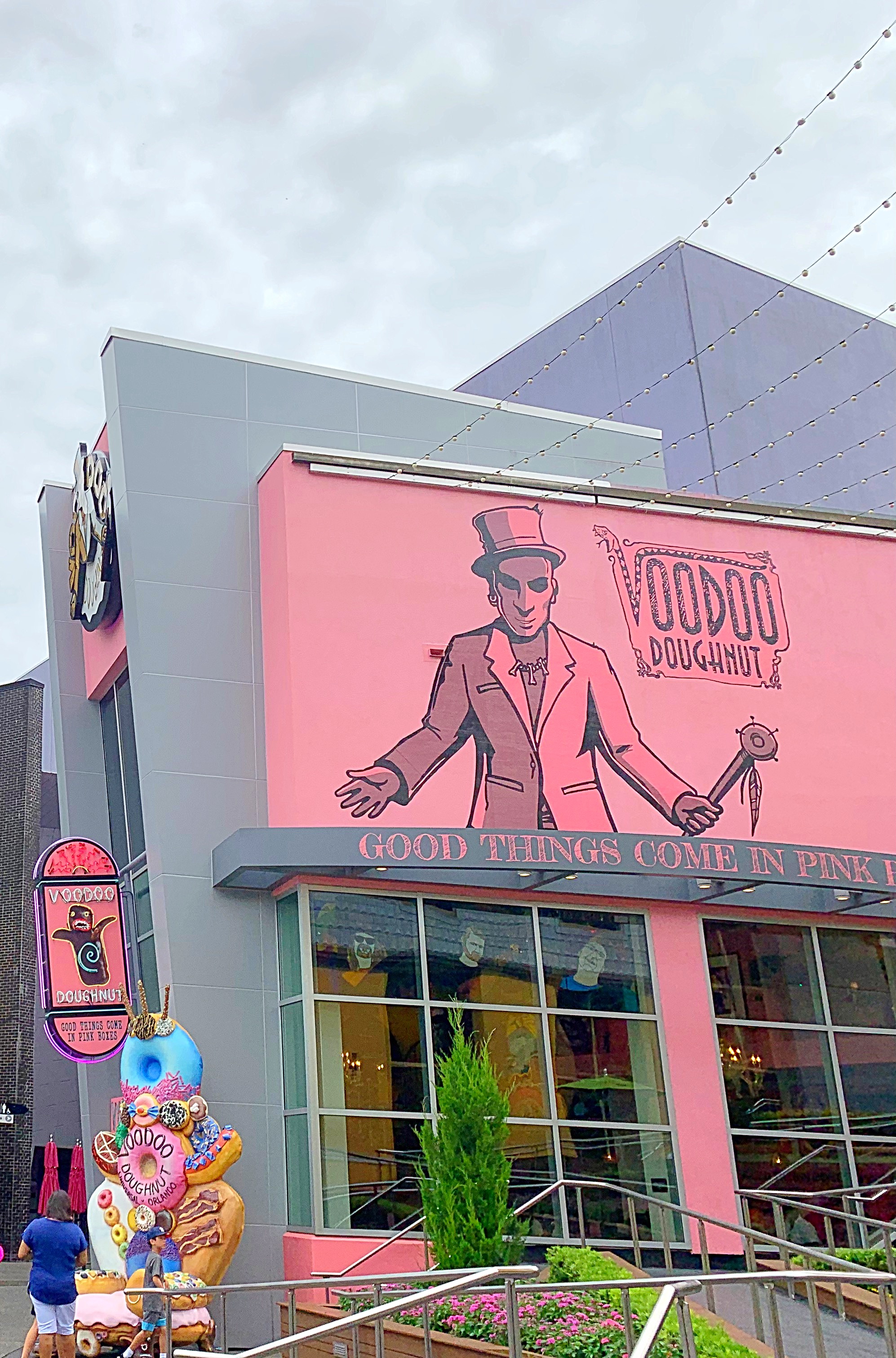 Voodoo Doughnuts Universal City Walk - DA' STYLISH FOODIE